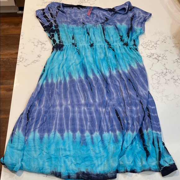 missmatch Dresses & Skirts - Women’s Tie-Dye Short Sleeve Casual Dress in Blue & Teal